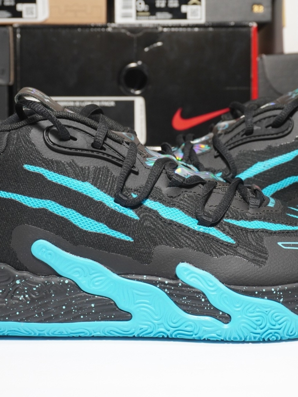 sz 10.5 mb.03 blue hive / lamelo ball